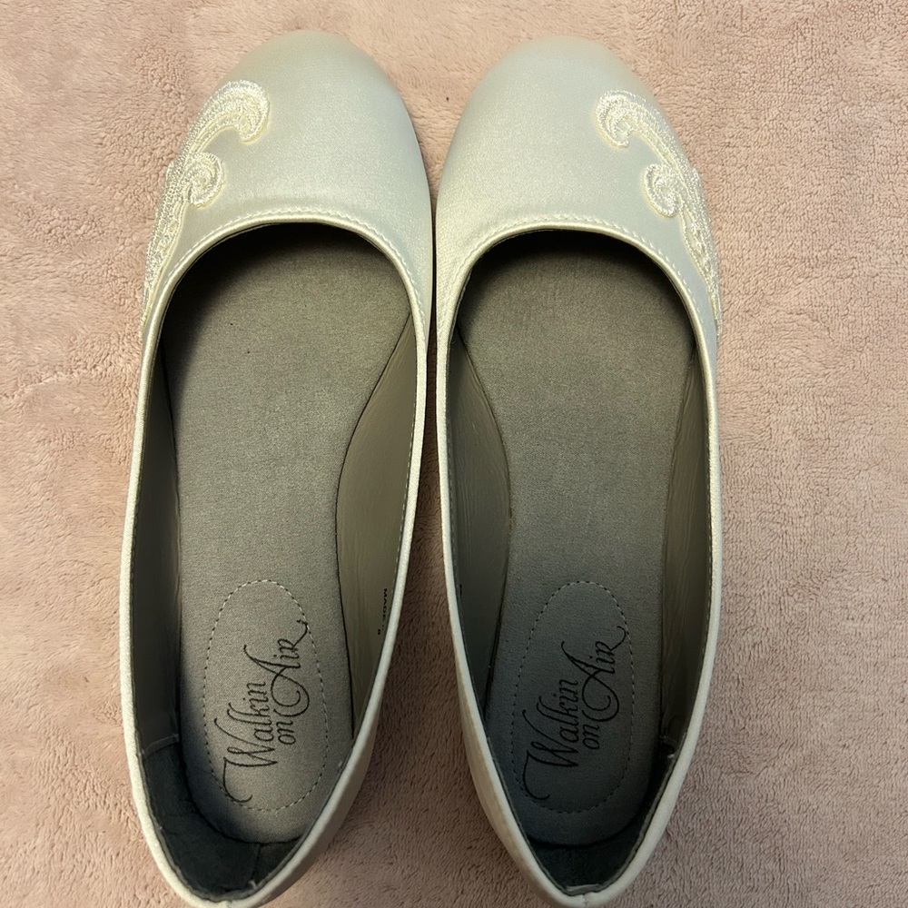 Women's White Embroidered Ballet Flats